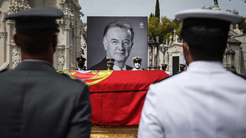 The urn during the funeral service for the late Portuguese President Jorge Sampaio at Alto de São João cemetery, Portugal, 12 september 2021. Jorge Sampaio, former secretary-general of the PS (1989/1992) and two-term President of the Republic (1996/2006), died on Friday, at the age of 81, at Santa Cruz Hospital, in Lisbon, where he had been hospitalized since August 27, following respiratory difficulties. RODRIGO ANTUNES/LUSA