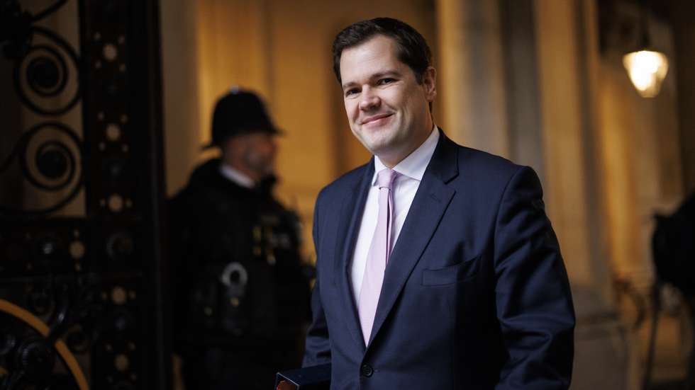 epa10935691 British Minister of State for Immigration Robert Jenrick arrives at Downing Street for a cabinet meeting in London, Britain, 24 October 2023. The UK Government is set to confirm some 50 hotel contracts to house migrants will be terminated by January 2024 in order to reduce the Â£8 million (EUR 9.2 million) a day cost for providing accommodation for asylum seekers.  EPA/TOLGA AKMEN