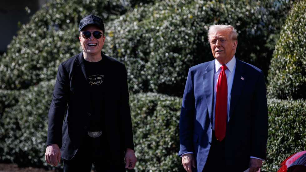 epa11957120 US President Donald Trump (R) speaks in front of a group of Tesla vehicles with Tesla CEO and Senior Advisor to the President of the United States Elon Musk (L) and his son, X, on the South Lawn of the White House in Washington, D.C., USA, 11 March 2025. President Trump has said he will buy a Tesla to support Tesla and Elon Musk after recent attacks on Tesla charging stations and calls for boycotts of Tesla products.  EPA/SAMUEL CORUM / POOL