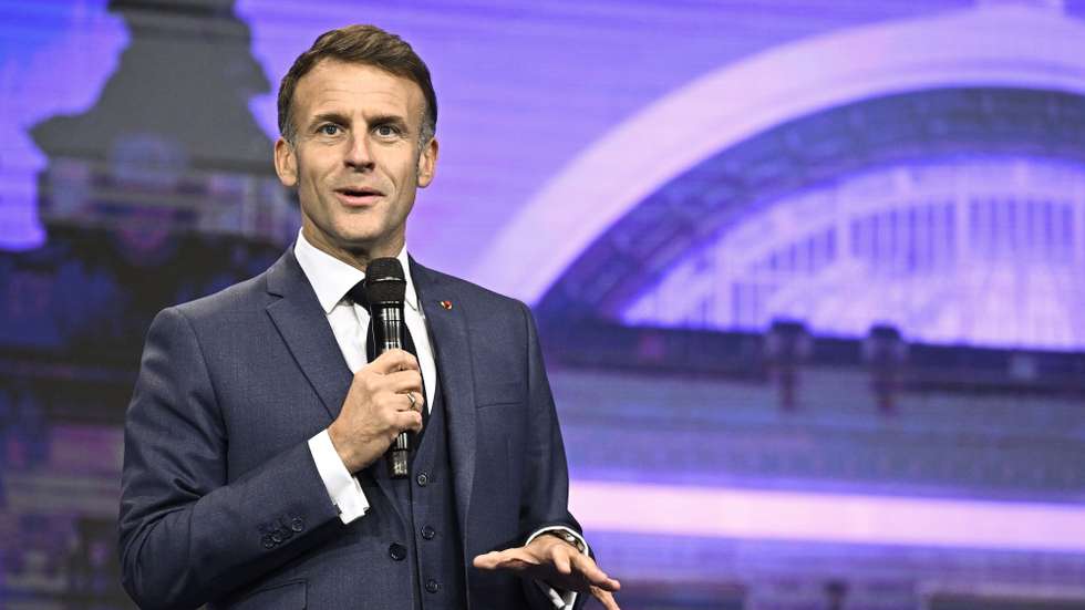 epa12548303 France's President Emmanuel Macron delivers a speech during the opening of the Adopt AI International Summit at the Grand Palais in Paris, France, 25 November 2025. The summit, referred to as the 'Davos of AI', serves as a high-level, business-focused continuation of the AI Action Summit, with the goal to accelerate the adoption of artificial intelligence across industries and achieve concrete business transformation.  EPA/JULIEN DE ROSA / POOL  MAXPPP OUT