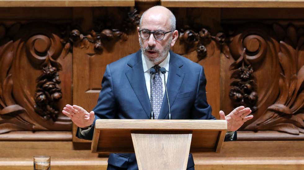 O líder parlamentar do CDS-PP, Telmo Correia, intervém durante o debate parlamentar sobre o pedido de autorização da renovação do estado de emergência, esta manhã na Assembleia da República, em Lisboa, 13 de janeiro de 2021. MIGUEL A. LOPES/LUSA