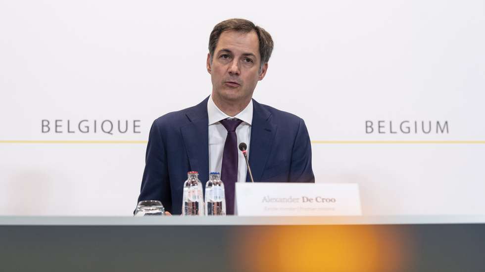 epa09084400 Belgium's Prime Minister Alexander De Croo at a news conference after a government meeting to announce new coronavirus COVID-19 related restrictions in Brussels, Belgium, 19 March 2021. Belgian government announced tightening of coronavirus restrictions as number of Covid-19 cases rise in the country.  EPA/PHILIP REYNAERS / POOL