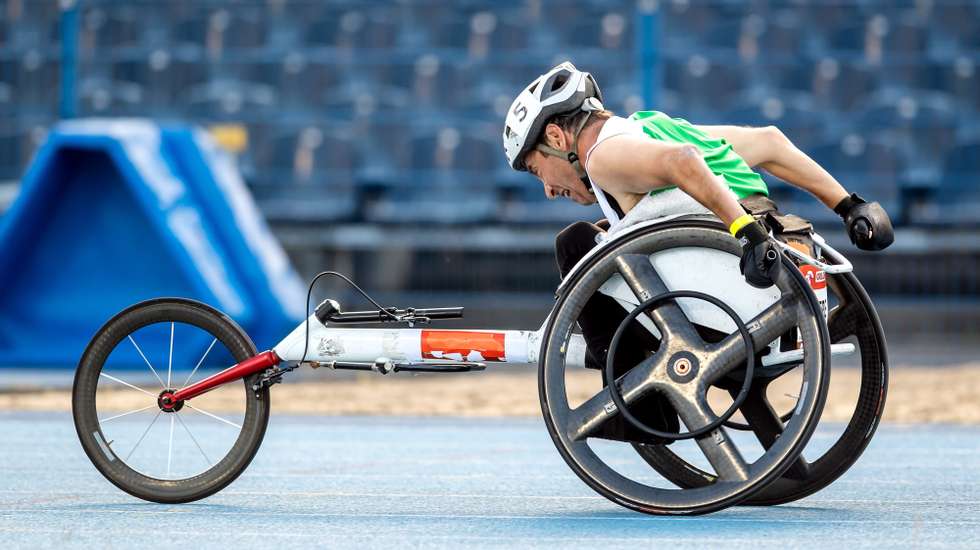 epa09245610 Helder Mestre of Portugal competes during the men&#039;s 200m T51 event at the European Para Athletics Championships in Bydgoszcz, northern Poland, 03 June 2021.  EPA/Tytus Zmijewski POLAND OUT