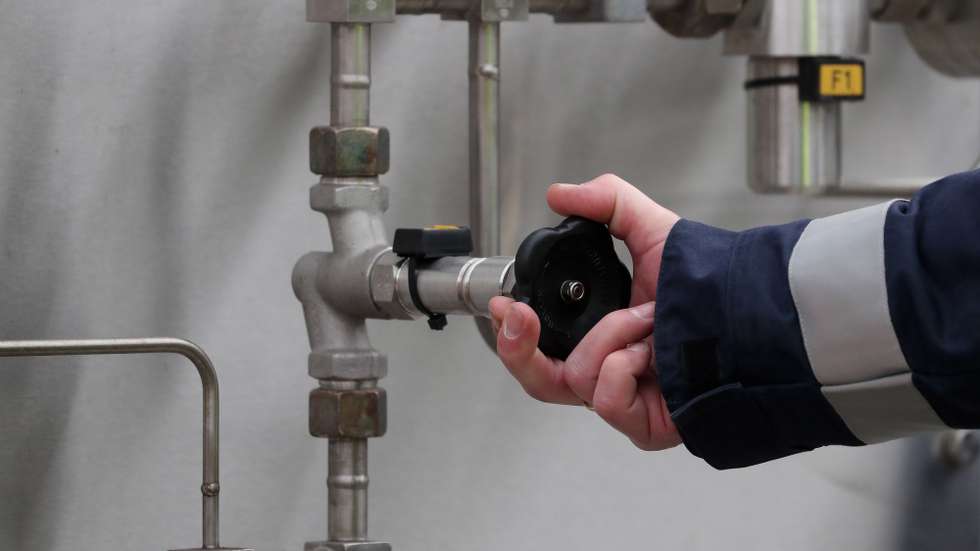 epa07988435 A worker operates the new Air Liquide test facilities for a new blast furnace process with hydrogen during the presentation of the climate-friendly steel production of German corporation ThyssenKrupp in Duisburg, Germany, 11 November 2019. In the future, hydrogen will be used as a reducing agent in the blast furnace instead of carbon. Thyssenkrupp wants its steel production to become climate-neutral by 2050.  EPA/FRIEDEMANN VOGEL