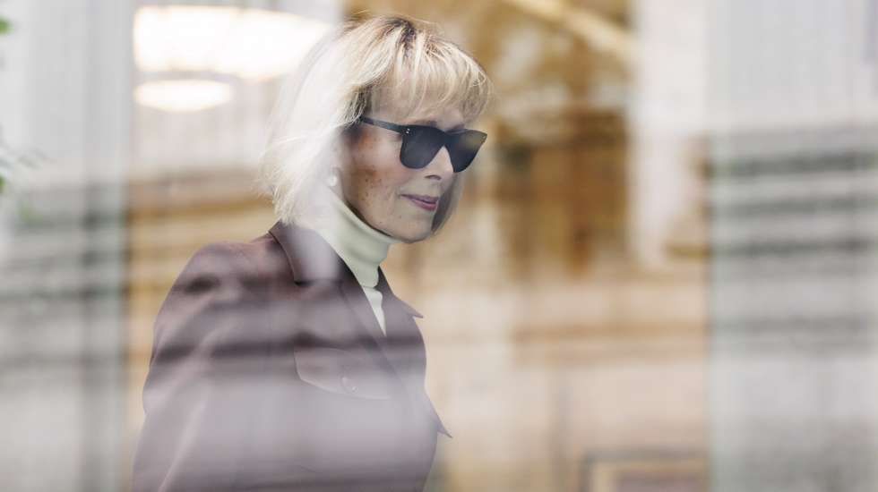 epa10617561 E. Jean Carroll arrives to a federal court house as the jury is expected to begin deliberations in the sexual assault and defamation civil lawsuit Carroll has brought against former president Donald J. Trump in New York, New York, USA, 09 May 2023. Carroll alleges that Trump raped her in the dressing room of a New York department store in the 1990s.  EPA/JUSTIN LANE