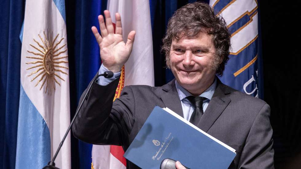 epa11273943 Argentina's President Javier Milei speaks at the Florida International University Biscayne Bay Campus in Miami, Florida, USA, 11 April 2024. Milei arrives to South Florida for a 3-day trip.  EPA/CRISTOBAL HERRERA-ULASHKEVICH