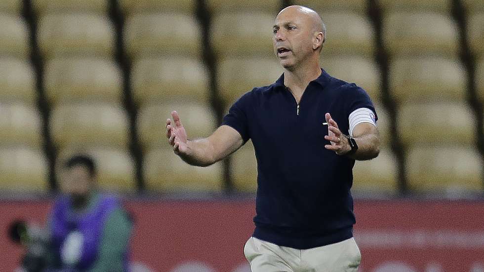 Gil Vicente head coach Bruno Pinheiro reacts during the Portuguese First League soccer match between Gil Vicente and SC Braga at City of Barcelos Stadium, Portugal, 01 September 2024. MANUEL FERNANDO ARAUJO/LUSA