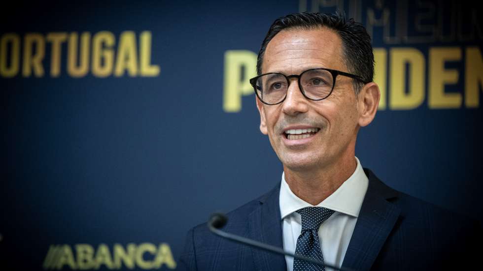 Pedro Proença vai concorrer à presidência da Federação Portuguesa de Futebol nas eleições de fevereiro de 2025, anunciou hoje o líder da Liga Portuguesa de Futebol Profissional e da Associação de Ligas Europeias durante uma conferencia de imprensa, que decorreu no final da XIII Cimeira de Presidentes de Clubes da Futebol da Primeira Liga na Arena Liga Portugal no Porto, 18 de dezembro de 2024. RUI MANUEL FARINHA / LUSA