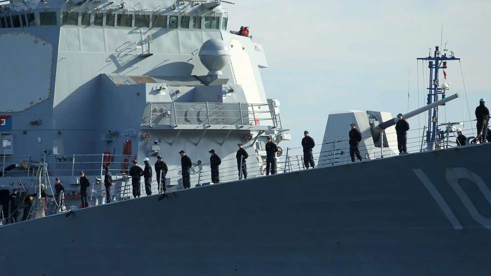 epa04735046 Navy soldiers stand on deck of the U.S. Navy's Arleigh Burke-class destroyer 'USS Jason Dunham' (DDG-109) as it enters the military port in Gdynia, Poland, 06 May 2015. The US warship, on which more than 300 soldiers are deployed, is on a two-day visit to the Polish harbor city. The vessel earlier had taken part in the North Atlantic Treaty Organization's (NATO) naval exercise in the Baltic Sea.  EPA/PIOTR WITTMAN POLAND OUT