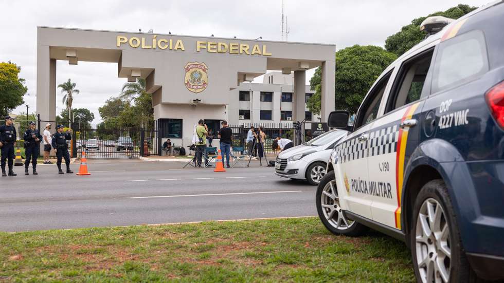 epa12541769 Brazilian Federal Police station where former Brazilian President Jair Bolsonaro is being detained in Brasilia, Brazil, 22 November 2025. Bolsonaro, who was on house arrest after being sentenced to a 27-year in prison for his role in an alleged plot to overturn the 2022 election results, was arrested on 22 November after he allegedly broke his ankle electronic bracelet and tried to run away.  EPA/VINICIUS SANTA ROSA