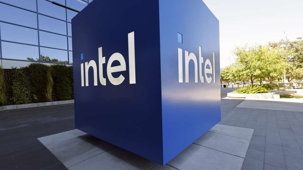 epa12398874 A sign outside of Intel Corporate headquarters in Santa Clara, California, USA, 22 September 2025. Intel is receiving a 5 billion US dollars investment and strategic partnership from Nvidia.  EPA/JOHN G. MABANGLO