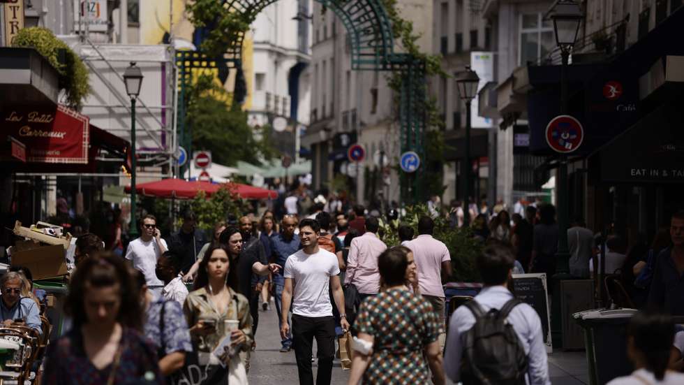 epa09279481 People not wearing protective face masks walk along Montorgueil street in Paris, France, 17 June 2021. France eases some of its coronavirus disease (COVID-19) restrictions starting on 17 June, allowing not to wear a face mask in the streets.  EPA/YOAN VALAT