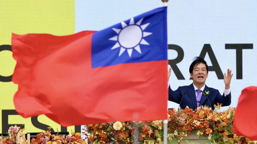 epa11354637 Taiwan President William Lai (Lai Ching-te), waves to the crowd during the Taiwan Presidential Inauguration, in Taipei, Taiwan, 20 May 2024. William Lai (Lai Ching-te) became Taiwan's 16th president on 20 May, taking over incumbent Tsai Ing-wen.  EPA/RITCHIE B. TONGO