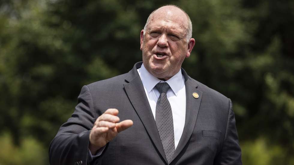 epa13123428 White House Border Czar Tom Homan speaks to reporters about the Immigration and Customs Enforcement (ICE) fatal shooting of an immigrant in Maine outside the West Wing of the White House in Washington DC, USA, 20 July 2026. An ICE agent shot and killed a 26-year-old Colombian man, Johan Sebastian Duran Guerrero, in Biddleford, Maine on 13 July.  EPA/JIM LO SCALZO