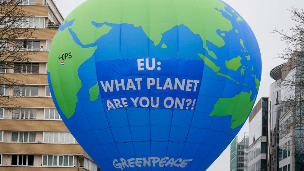 epa08873835 Environmental activists display a hot air balloon depicting the earth ahead of an EU leaders' summit in Brussels, Belgium, 10 December 2020. European Union leader are expected to discuss a deal to reduce greenhouse gas emissions by at least 55 per cent by 2030 during their summit in Brussels after they failed to agree on this target in October meeting.  EPA/STEPHANIE LECOCQ