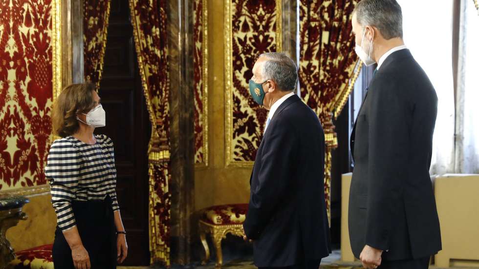 epa09070249 Spain's King Felipe VI (R) and Spain's First Deputy Prime Minister Carmen Calvo (L) receive Portugal's president Marcelo Rebelo de Sousa (C-L) prior  to a meeting held in Madrid, Spain, 12 March 2021.  EPA/BALLESTEROS / POOL