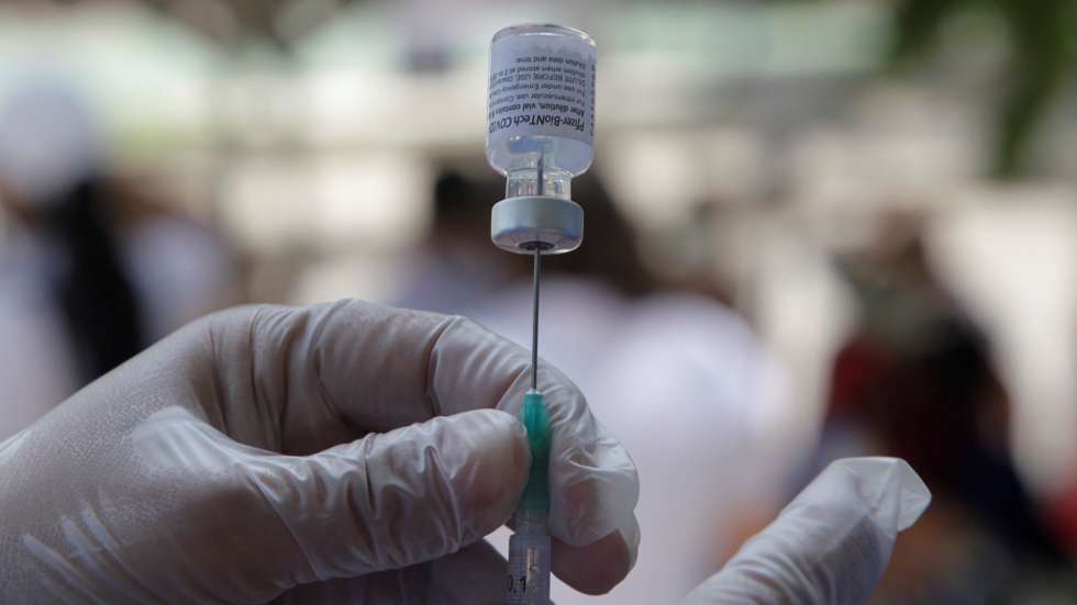 epa09200574 A nurse prepares a dose of the Pfizer vaccine against covid-19, during an immunization day in Cartagena, Colombia, 14 May 2021. While Colombia is going through one of its worst social and political crises due to the protests, deaths from coronavirus are close to 80,000 and the country is unable to overcome the third wave of the pandemic, which keeps the hospital system collapsed in several cities of the country.  EPA/RICARDO MALDONADO ROZO