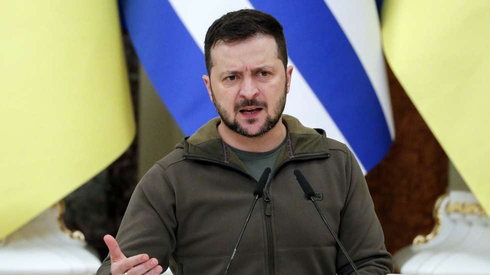 epa10283987 Ukrainian President Volodymyr Zelensky speaks during a joint news conference with Greek President Katerina Sakellaropoulou (not pictured) following their meeting at the Mariinskiy palace in Kyiv, Ukraine, 03 November 2022. Katerina Sakellaropoulou arrived in Kyiv to meet with top Ukrainian officials amid the Russian invasion.  EPA/SERGEY DOLZHENKO