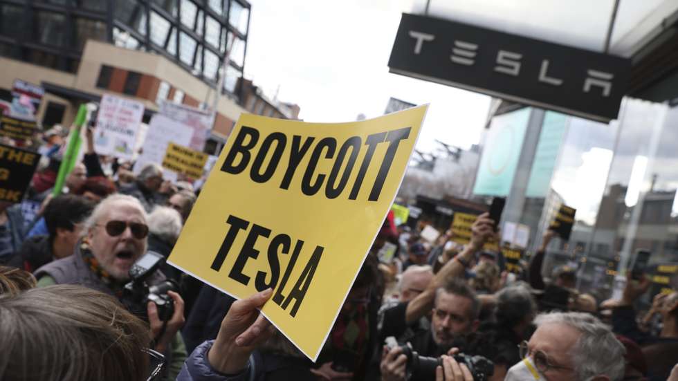epa11933310 People gather to protest against Elon Musk's recent involvement with the Trump administration, at the Tesla Meatpacking District showroom in New York, USA, 01 March 2025. Musk has been put in charge of the Department of Government Efficiency (DOGE), making cuts to government jobs.  EPA/SARAH YENESEL