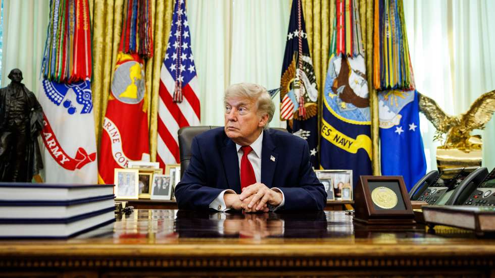 epa13073677 US President Donald Trump sits at the Resolute Desk before signing an executive order on vehicle repairs at the Resolute Desk in the Oval Office at the White House in Washington, DC, USA, 29 June 2026.  EPA/SAMUEL CORUM / POOL