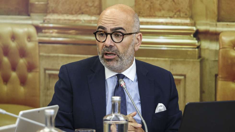 Ministro Infraestruturas e Habitação, Miguel Pinto Luz, ouvido na Comissão Eventual para a Resiliência Nacional, Prevenção de Catástrofes Naturais e Acompanhamento do Portugal Transformação, Recuperação e Resiliência na Comissão de Ambiente e Energia esta manhã na Assembleia da República, em Lisboa, 9 de setembro de 2026. MIGUEL A. LOPES/LUSA
