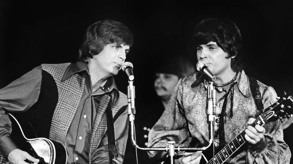 epa04007715 A handout picture made available by the Las Vegas News Bureau (LVNB) on 04 January 2014 shows the Everly Brothers performing at Caesars Palace in Las Vegas, Nevada, USA, in December 1970. Phil Everly (L), shown with his brother Don, died at teh age of 74 on 03 January 2014 in Burbank, California, USA.  EPA/LAS VEGAS NEWS BUREAU MANDATORY CREDIT: LVNB ARCHIVES VIA EUROPEAN PRESSPHOTO AGENCY HANDOUT EDITORIAL USE ONLY/NO SALES