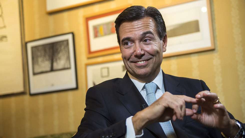 Após 15 anos em Londres, vai para Zurique para ser presidente do conselho de administração do Credit Suisse.