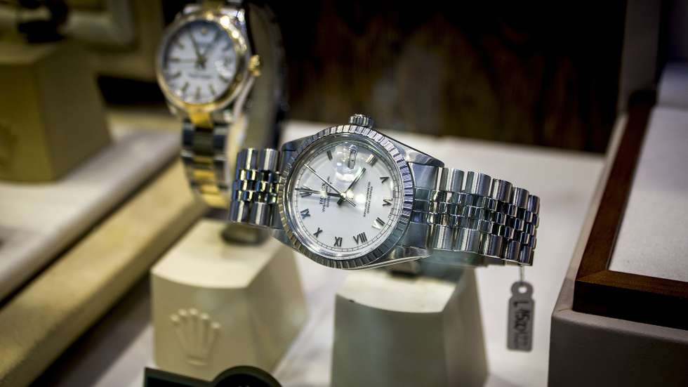 Foram apreendidos cinco relógios de luxo das marcas Rolex, Nubeo Huygens e Jaeger le Coutre