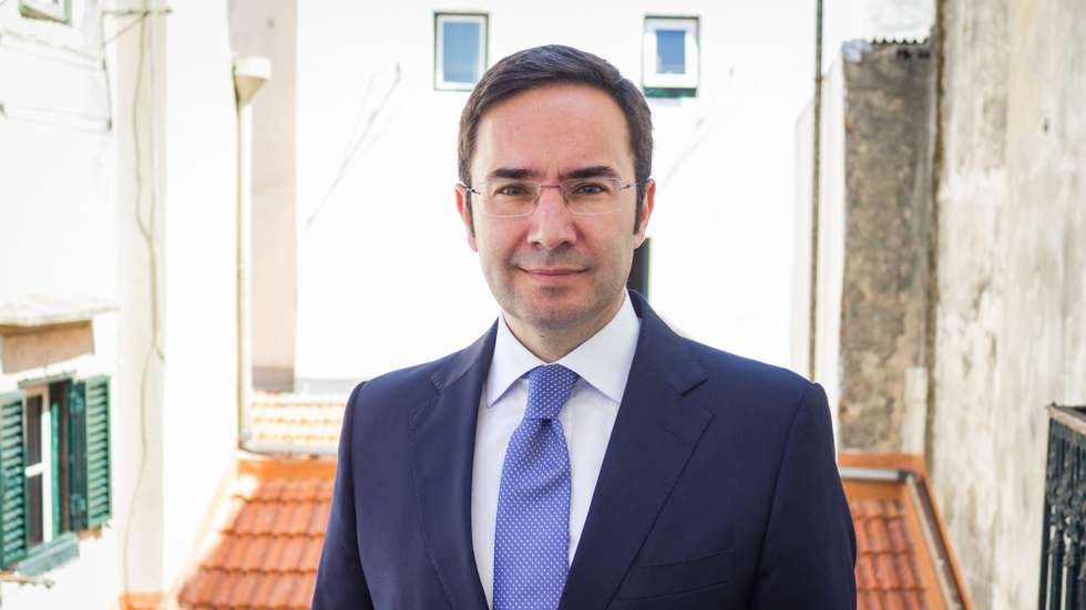"Não se fazem acordos com partidos xenófobos, racistas, extremistas e populistas", escreve Moreira da Silva.