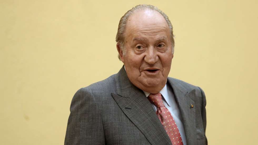 epa08582268 (FILE) - Spain King Juan Carlos I arrives for a meeting of the COTEC Foundation patronage at the Palace of El Pardo in Madrid, Spain, 31 May 2017 (reissued on 03 August 2020). Spanish Royal Household has announced that Emeritus King Juan Carlos I has proclaimed his intended decision to move abroad so as to not interfere in the image of the Spanish monarchy due to his alleged implication in a Swiss offshore account investigation. EFE/Sergio Barrenechea  EPA/Sergio Barrenechea