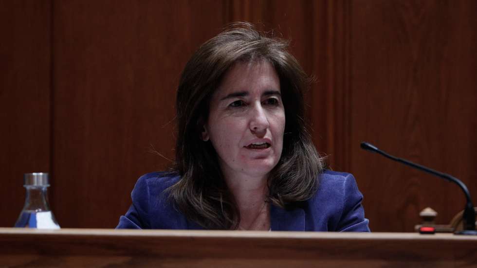 A ministra do Trabalho, Solidariedade e Segurança Social, Ana Mendes Godinho, durante a sua audição na Comissão de Orçamento e Finanças, no âmbito da apreciação, na especialidade, da Proposta de Lei n.º 60/XIV/2.ª (GOV) - "Aprova as Grandes Opções para 2021-2023" e da Proposta de Lei n.º 61/XIV/2.ª (GOV) - "Aprova o Orçamento do Estado para 2021", na  Assembleia da República, em Lisboa, 10 de novembro de 2020. ANTÓNIO COTRIM/LUSA