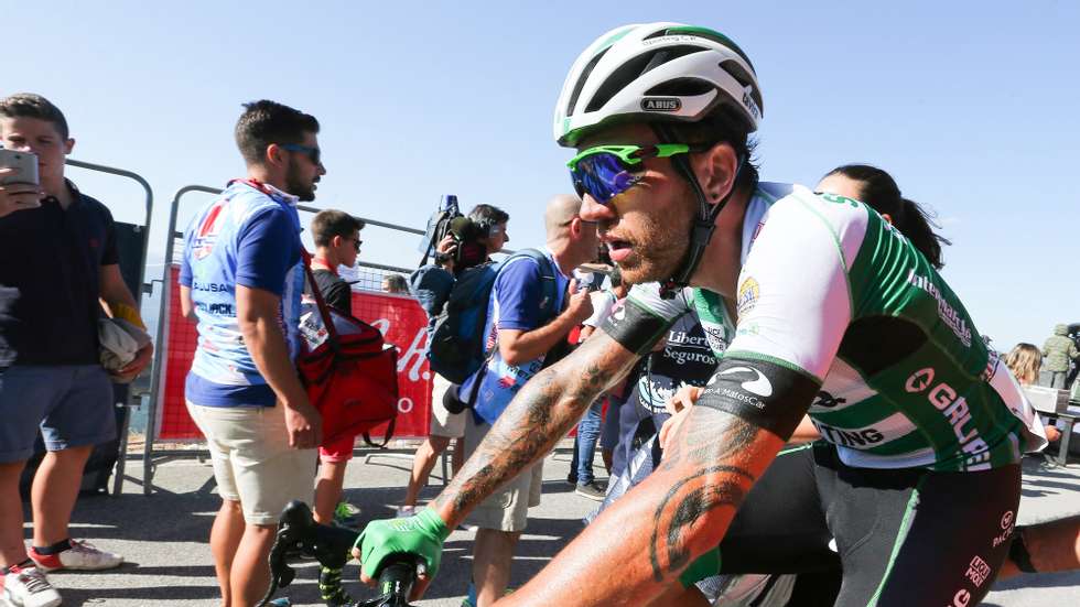 epa06132536 Italian cyclist of the Sporting-Tavira team Rinaldo Nocentini was second during the fourth stage ot the 79th Portugal Cycling Tour between Figueira de Macedo de Cavaleiros and Mondim de Basto, a distance of 122,7 km, Braganca, Portugal, 8 August 2017.  EPA/NUNO VEIGA