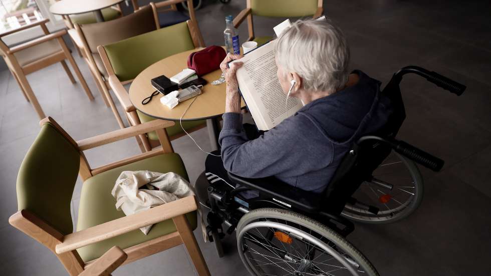 epaselect epa08356843 A resident sits in a wheelchair while reading a Spanish translation of the popular book 'The Adventures of Sherlock Holmes' by Sir Arthur Conan Doyle in a common area of the Casablanca retirement home in the working-class district of Villaverde, Madrid, Spain, 11 April 2020. Despite almost all countries adopting specific measures to protect nursing homes from the ongoing pandemic of the COVID-19 disease caused by the SARS-CoV-2 coronavirus, they have become one of the main foci of infection, with their elderly residents constituting the main at-risk group that is especially vulnerable to the virus' devastating spread. Retirement homes across Spain are recording some of the highest figures when it comes to COVID-19 infections and mortality rates.  EPA/MARISCAL