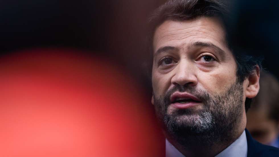 O candidato do Partido Chega! às próximas eleições presidenciais, André Ventura, fala aos jornalistas após entregar o seu processo de candidatura no Tribunal Constitucional, em Lisboa, 18 de dezembro de 2020. JOSÉ SENA GOULÃO/LUSA