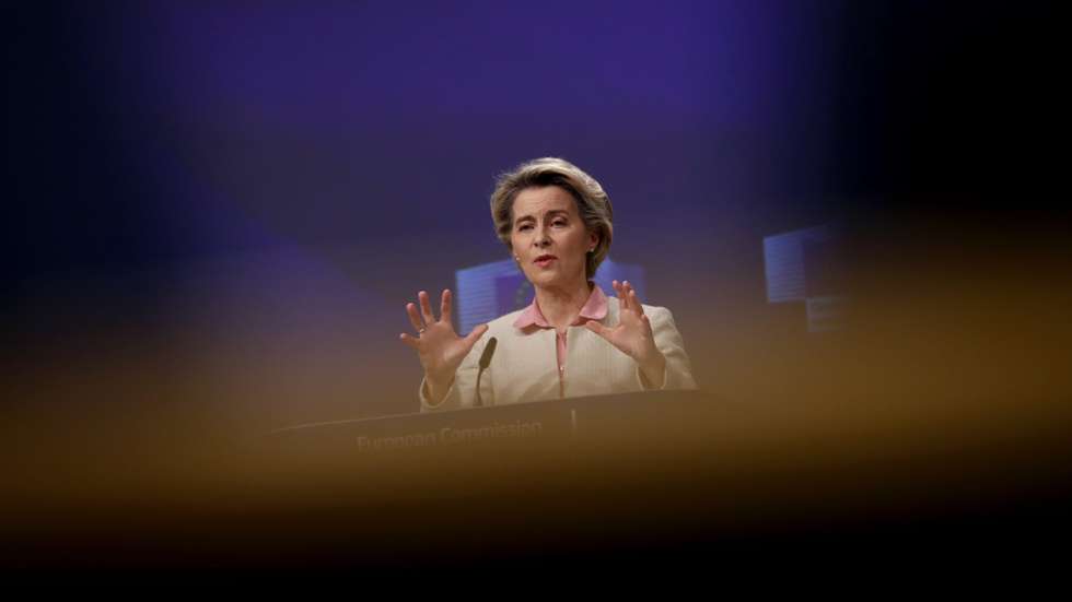 epa08902767 European Commission President Ursula von der Leyen addresses a media conference on Brexit negotiations at EU headquarters in Brussels, Belgium, 24 December 2020. European Commission President Ursula von der Leyen announced on 24 December the EU and the UK reached a deal on the post-Brexit trade and security relations, a week before the end of the Brexit transition period.  EPA/FRANCISCO SECO / POOL