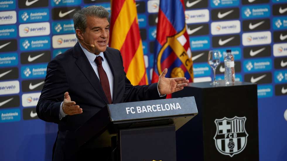 epa09096365 FC Barcelona's President, Joan Laporta, intervenes during the presentation of Pau Gasol as the team's new player in a press conference at the Palau Blaugrana in Barcelona, Spain, 25 March 2021.  EPA/Alejandro Garcia