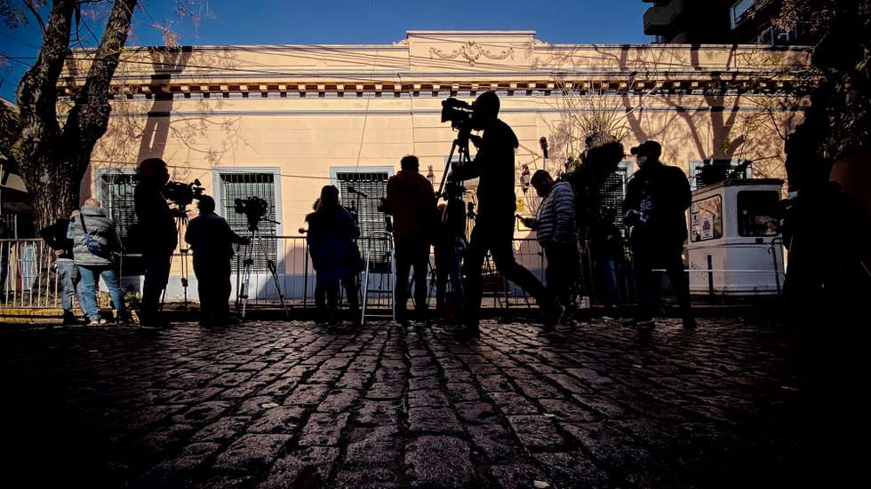 epa09270785 Journalists wait at the door of the San Isidro Attorney General's Office for the start of the investigation of those accused in the death of Maradona, in San Isidro, Argentina, 14 June 2021. The Argentine Prosecutor's Office begins the round of statements as investigated of the seven defendants for alleged 'simple homicide with eventual intent' in the death of soccer star Diego Maradona.  EPA/Juan Ignacio Roncoroni