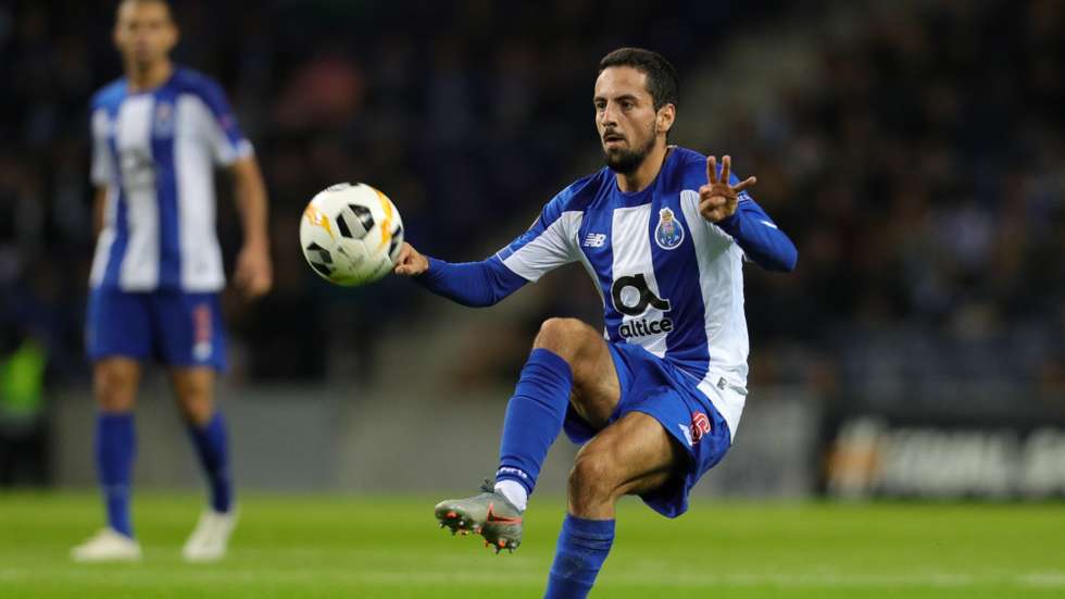 Bruno Costa teve uma estreia de fogo pela equipa principal do FC Porto, em Anfield diante do Liverpool