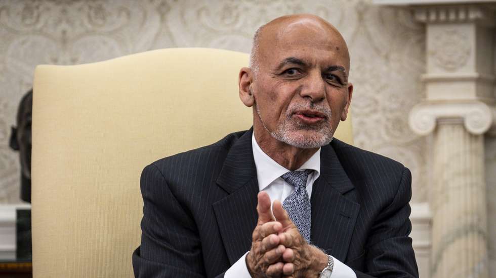 epa09301883 Afghan President Ashraf Ghani makes a statement to the press during a meeting with US President Joe Biden in the Oval Office at the White House in Washington, DC, USA, on 25 June 2021.  EPA/Pete Marovich / POOL
