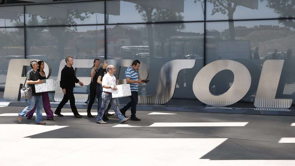 epa04262490 Representatives of the five main ecologist organizations in Spain carry boxes containing more than 200,000 signatures collected in 183 different countries against the oil explorations by Spanish energy giant Repsol in Canary Islands' waters, in Madrid, Spain, 17 June 2014. The environmentalist organizations Greenpeace, SEO/Birdlife, WWF, Ecologists in Action and Friends of Earth submitted the signatures at the Repsol headquarters in Madrid after the Spanish Government recently approved prospecting for oil in the Canarian coast.  EPA/JAVIER LIZON