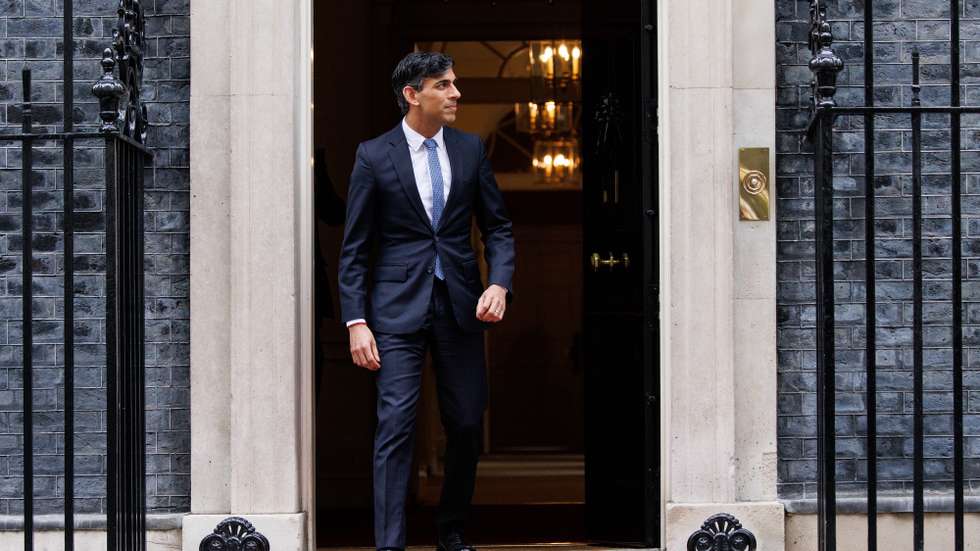 epa11267254 British Prime Minister Rishi Sunak waits to greet visiting President of Rwanda, Paul Kagame at Downing Street for a bilateral meeting in London, Britain, 09 April 2024.  EPA/TOLGA AKMEN