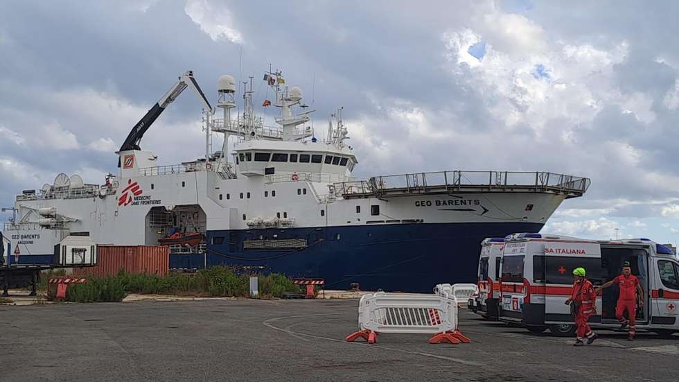 epa11451760 The Geo Barents humanitarian ship of Doctors Without Borders arrives in Ancona, Italy, 02 July 2024. The Geo Barents humanitarian ship docked in Ancona with 34 migrants onboard, who were rescued off the Libyan coast.  EPA/DANIELE CAROTTI