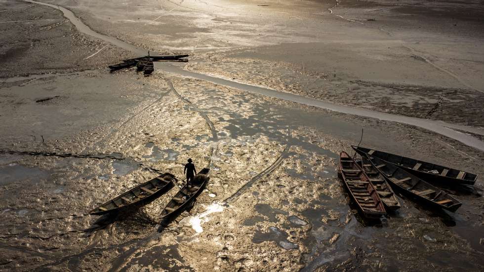 epa11606554 Aerial photograph showing a person in a stuck boat in Lago do Aleixo, Encontro das Aguas region, east of Manaus, Amazonas, Brazil, 15 September 2024. The riverside population of the metropolitan region of Manaus is already facing the impacts of the severe drought that affects the Amazon basin. On this same date in 2023, the Rio Negro, which was already facing a historic drought, was more than 4 meters above its current level.  EPA/Raphael Alves