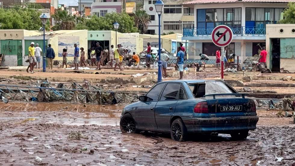 Vehicle destroyed by heavy rains that fell early this morning on the island of São Vicente in Cape Verde, Praia, 11 August 2025. The mayor of the island of São Vicente, Cape Verde, today described the intensity of the rains that hit the territory as ‘unprecedented,’ causing seven deaths, several missing persons, and ‘damage never before seen in the region.’ BOB LIMA/LUSA