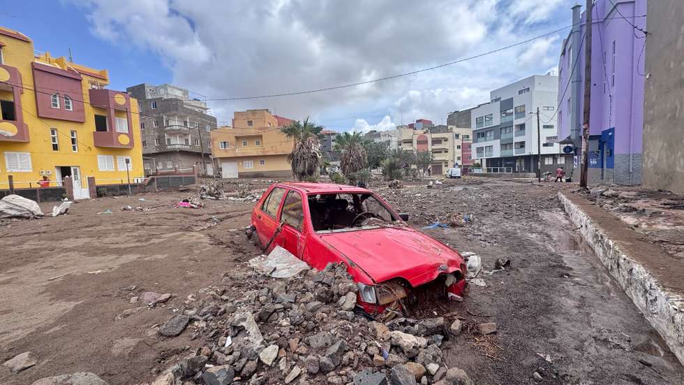 Vehicle destroyed by heavy rains that fell early this morning on the island of São Vicente in Cape Verde, Praia, 11 August 2025. The mayor of the island of São Vicente, Cape Verde, today described the intensity of the rains that hit the territory as ‘unprecedented,’ causing seven deaths, several missing persons, and ‘damage never before seen in the region.’ BOB LIMA/LUSA