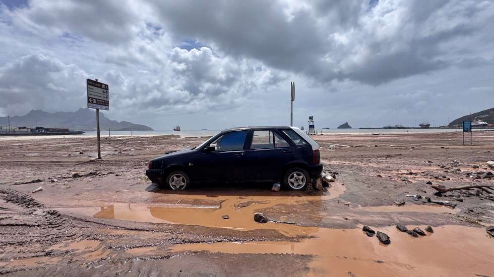 Vehicle destroyed by heavy rains that fell early this morning on the island of São Vicente in Cape Verde, Praia, 11 August 2025. The mayor of the island of São Vicente, Cape Verde, today described the intensity of the rains that hit the territory as ‘unprecedented,’ causing seven deaths, several missing persons, and ‘damage never before seen in the region.’ BOB LIMA/LUSA