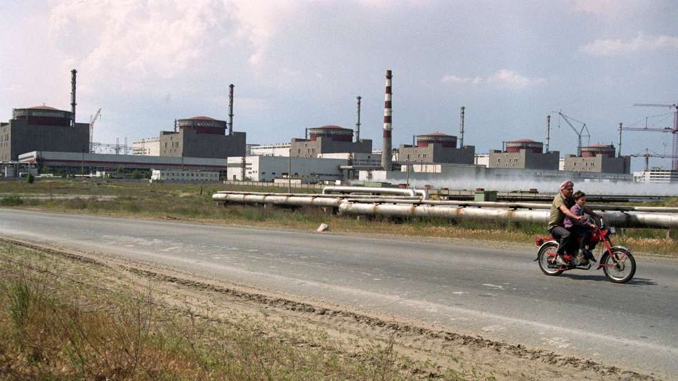 Podolyak apelou à Agência Internacional de Energia Atómica (AIEA) e à Organização das Nações Unidas (ONU) para que "exijam a retirada das tropas russas da central nuclear, entregando o controlo a uma comissão especial”