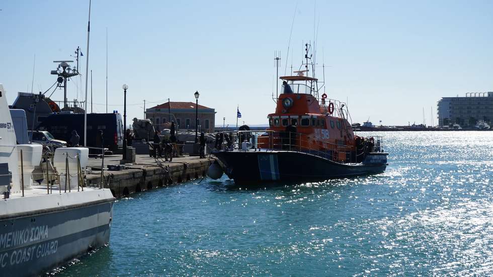 epa09546573 A Coast Guard boat boarding migrants rescued from their dinghy arrives at the port of Chios Island, Greece, 26 October 2021. The Coast Guard recovered the bodies of three children and one woman in the sea southeast of the island of Chios on October 26 after a boat filled with foreigners sank. According to sources, the 27 foreign nationals aboard the boat called for help via the European emergency number 112, saying that their boat was in danger.A major search-and-rescue operation by the Hellenic Coast Guard was underway in the area and 21 people have so far been rescued (13 men, seven women and a child).  EPA/PANTELIS FYKARIS