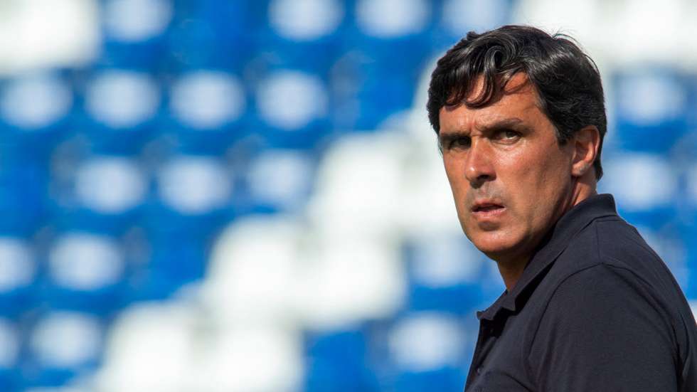 O treinador do Santa Clara, Daniel Ramos, durante o jogo da Primeira Liga de futebol contra o Farense, disputado no Estádio de São Miguel, em Ponta Delgada, 19 de maio de 2021. EDUARDO COSTA/LUSA