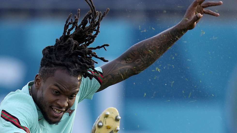 epa09293784 Portugal´s national soccer team player Renato Sanches during a training session at the Illovszky Rudolf Stadium, Budapest, Hungary, 22 June 2021. Portugal will face France in their UEFA EURO 2020 group F round soccer match on 23 June 2021.  EPA/HUGO DELGADO